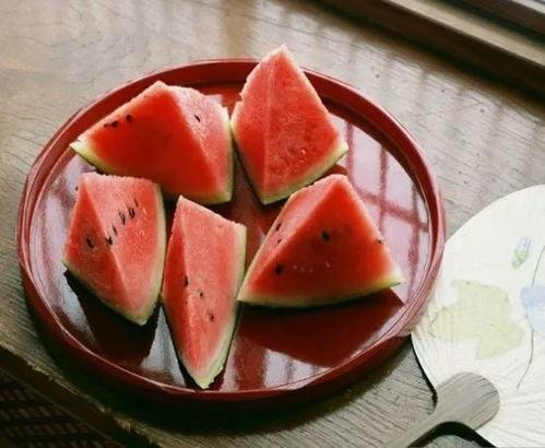 小雨会酿酒吃瓜视频,传统技艺与现代生活的完美融合