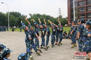 凉亭吃瓜军训跳舞视频,青春舞动，欢乐无限